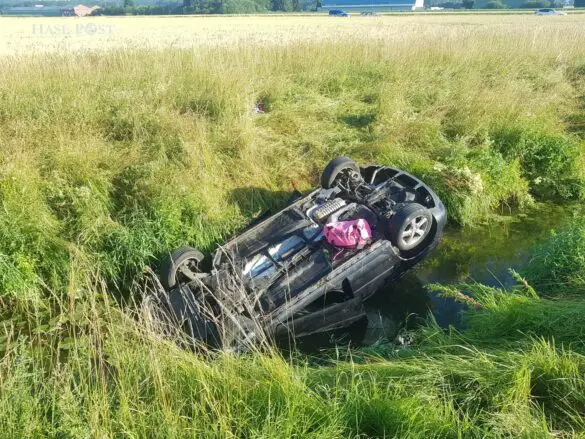 Verlassender PKW kopfüber in Bach in Melle gefunden