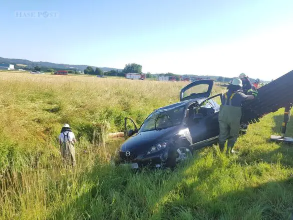 Verlassender PKW kopfüber in Bach in Melle gefunden
