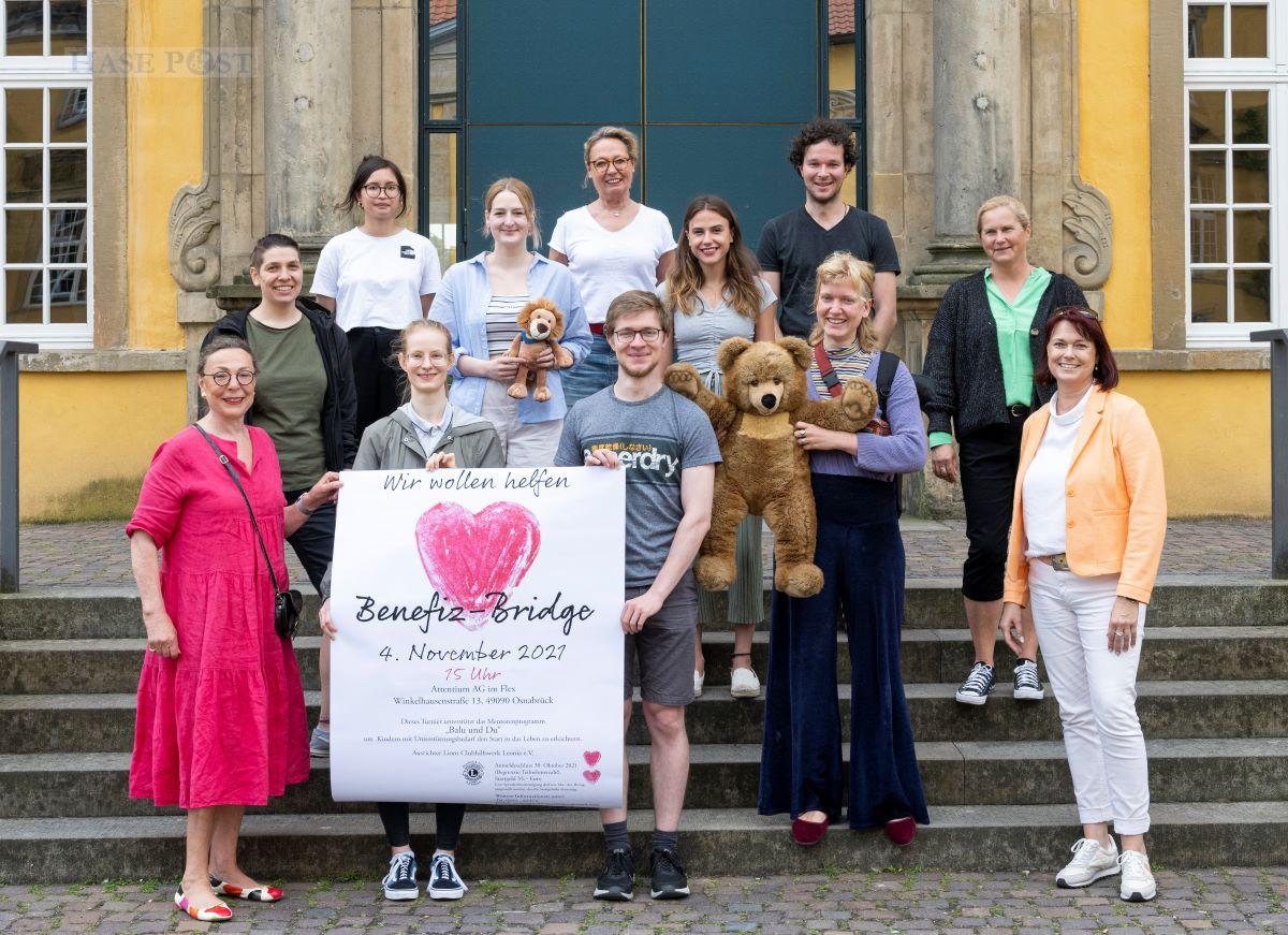 Die Balus und die Koordinatoren des Projekts der Universität Osnabrück freuen sich auf viele actiongeladene Stunden mit ihren Moglis. / Foto: Schweer