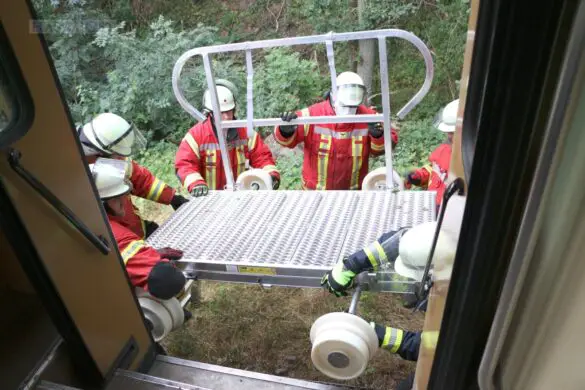 Feuerwehr und THW üben Zugunfall mit 40 Fahrgästen in Ankum