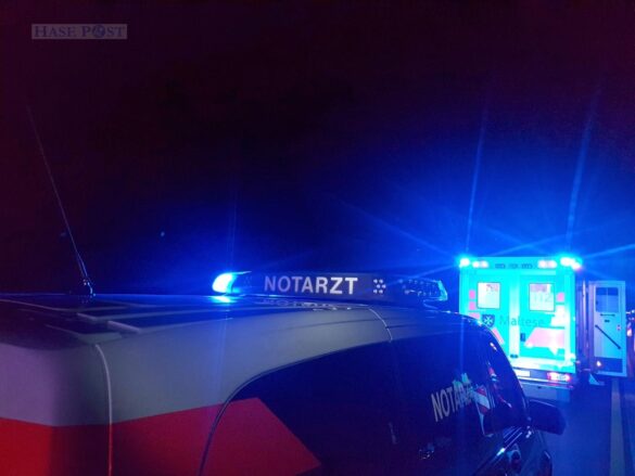 Tranporter kracht ins Heck eines Kleinwagens auf der Autobahn A1 Tranporter kracht ins Heck eines Kleinwagens auf der Autobahn A1