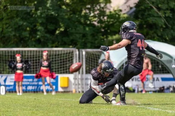 Die Osnabrück Tigers schlagen die Hannover Stampeders mit 49:7 / Foto: Dieter Reinhard