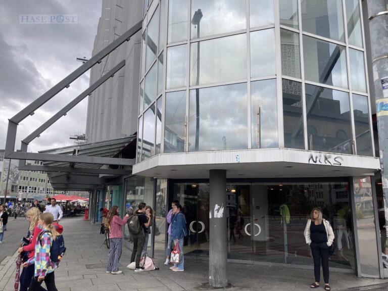 Grau in Grau am Osnabrücker Neumarkt: Das soll sich mit dem Pop-ip-Quartier nun ändern. / Foto: Schulte
