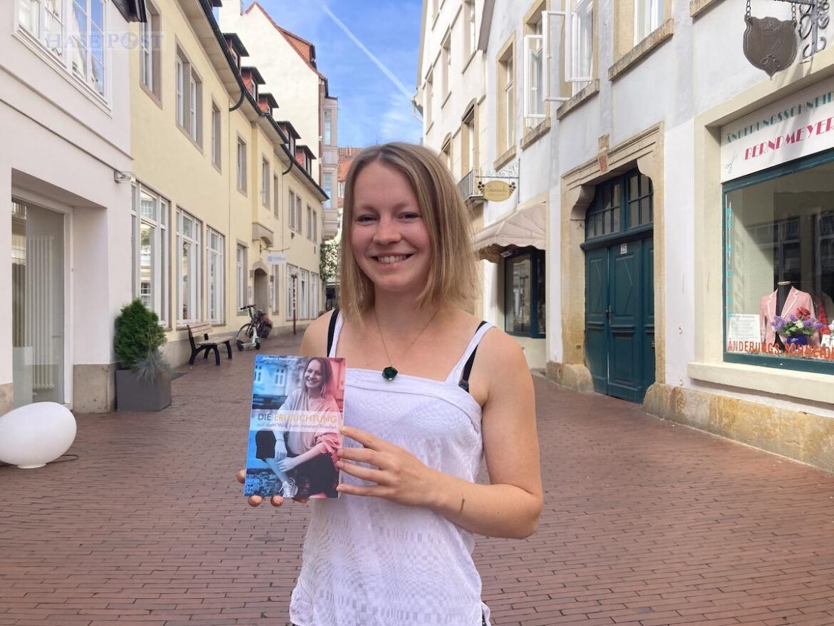 Katharina Haarjohann hat während ihres Studiums ihren ersten Ratgeber geschrieben und in Eigenregie publiziert. / Foto: Schulte