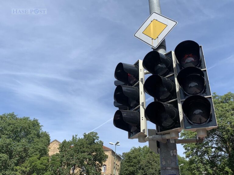 (Symbolbild) Ampel in Osnabrück (Gesamtstadt)