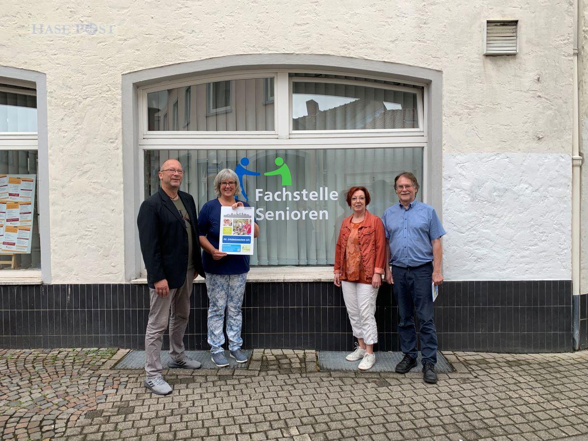 (von links) Ulrich Freisel, Fachdienstleiter Bürgerbeteiligung, Freiwilligenengagement und Senioren; Birgit Hehmann-Linnemeyer und Anette Herlitzius, beide von der Fachstelle Senioren sowie der Vorsitzende des Seniorenbeirates Paul Meimberg freuen sich auf das Programm. / Foto: Schweer