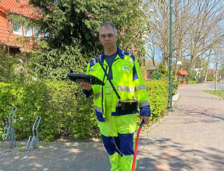 Mitarbeiterinnen und Mitarbeiter der Firma TBD überprüfen im Auftrag von Westnetz Gasleitungen in der Region Osnabrück. / Foto: Westnetz