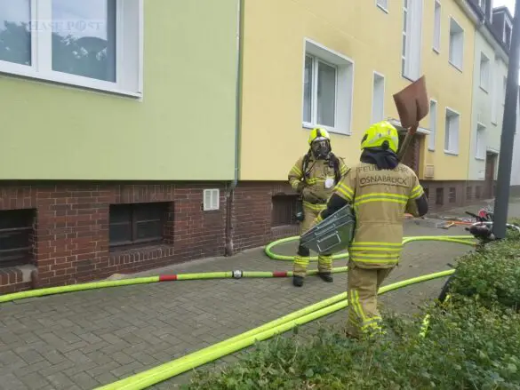 Kellerbrand in der Parkstraße, Berufsfeuerwehr und Freiwillige Feuerwehr im Einsatz