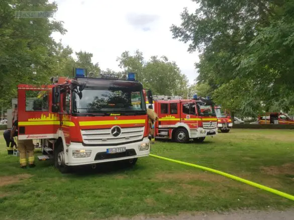 Kellerbrand in der Parkstraße, Berufsfeuerwehr und Freiwillige Feuerwehr im Einsatz