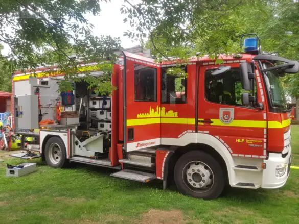 Kellerbrand in der Parkstraße, Berufsfeuerwehr und Freiwillige Feuerwehr im Einsatz