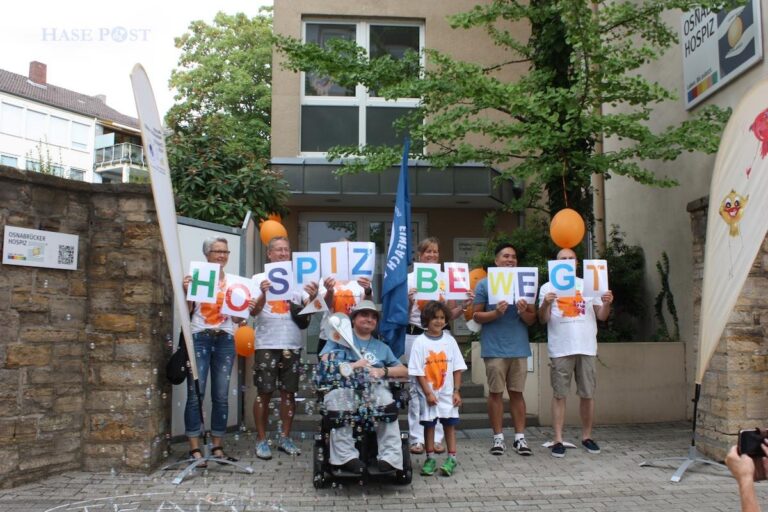 Die Freude war groß als die Fackel in Osnabrück eintraf. / Foto: Osnabrücker Hospiz e.V.