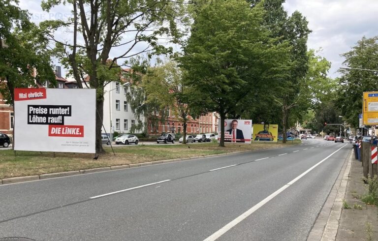 Wahlplakat um Wahlplakat: Der Grünstreifen am Wall strotzt nur so von politisch "schlauen" Sprüchen. / Foto: Schulte