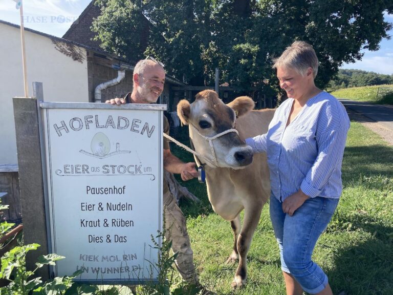 Stefan Middendorf und Silke Wissing mit Kuh Kati / Foto: Schulte