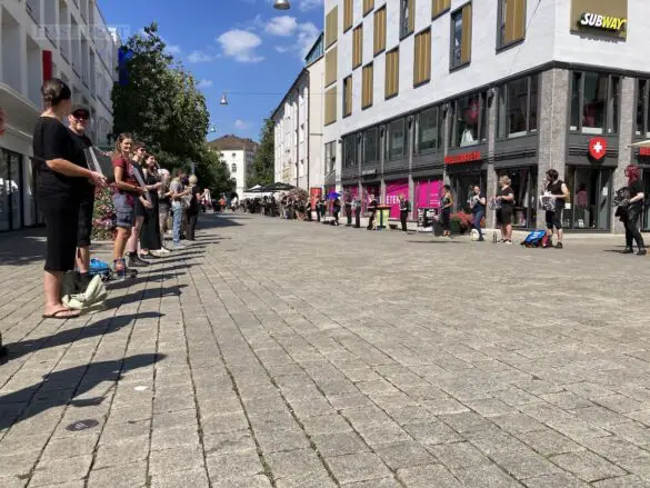 Menschenkette Tierschützer