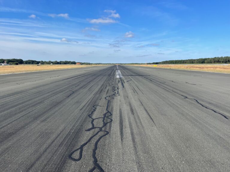 Start- und Landebahn am FMO