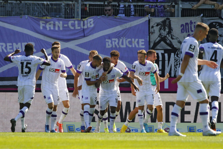 Der Torjubel zum 1:1 durch "Chance" Simakala (mitte). / IMAGO / Jan Huebner