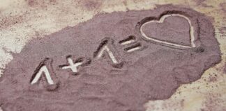 Liebeserklärung im Sand