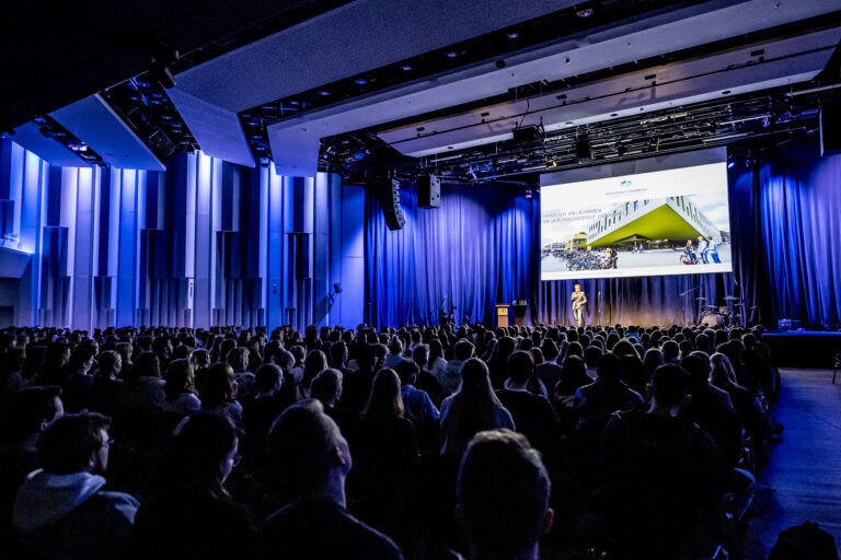 Erstsemesterbegrüßung in der OsnabrückHalle / Foto: Hochschule Osnabrück