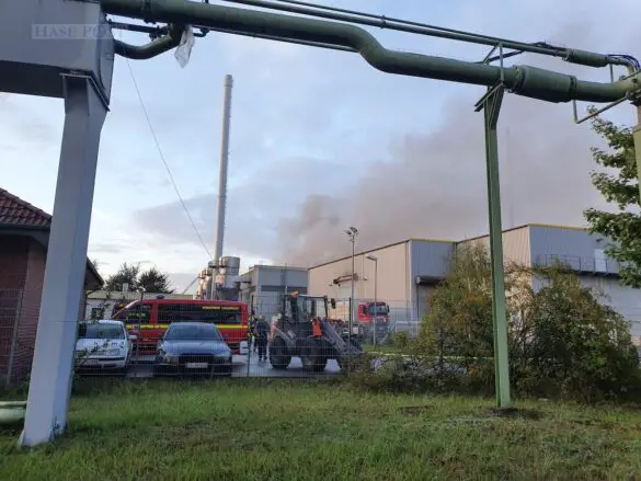 Großbrand in Osnabrück-Hafen: Recyclinghof am Fürstenauer Weg brennt