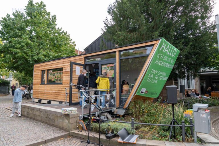 Einweihungstag der "Tiny Library". / Foto: Stadt Osnabrück