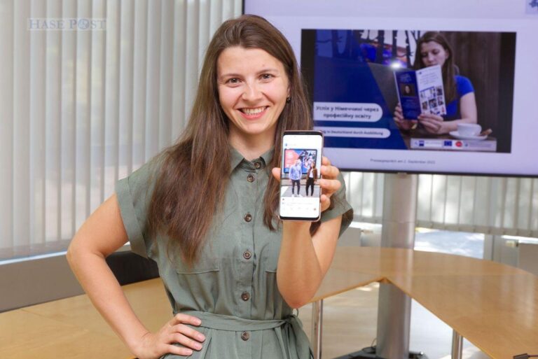 Anastasija Daut ist bei der IHK die neue Ansprechpartnerin für Geflüchtete aus der Ukraine, die in Deutschland arbeiten wollen. / Foto: IHK