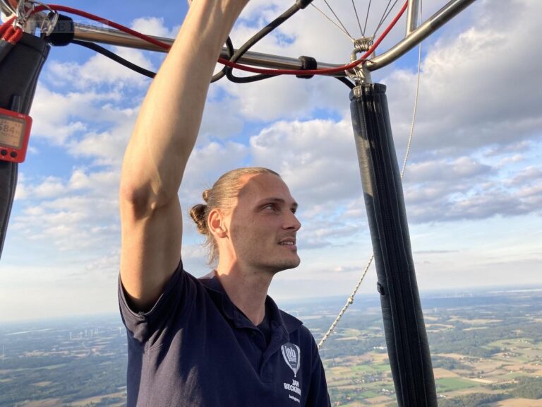 Für Ballonpilot Jan Beckmann ist sein Beruf Berufung. / Foto: Schulte