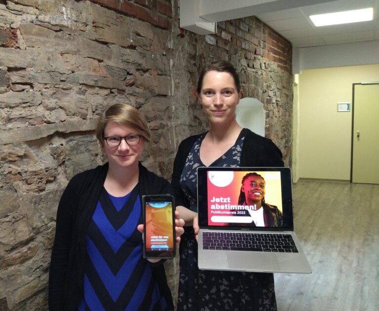 Lara Benteler (links) und Sarah Josef freuen sich über die Nominierung. / Foto: Tischer