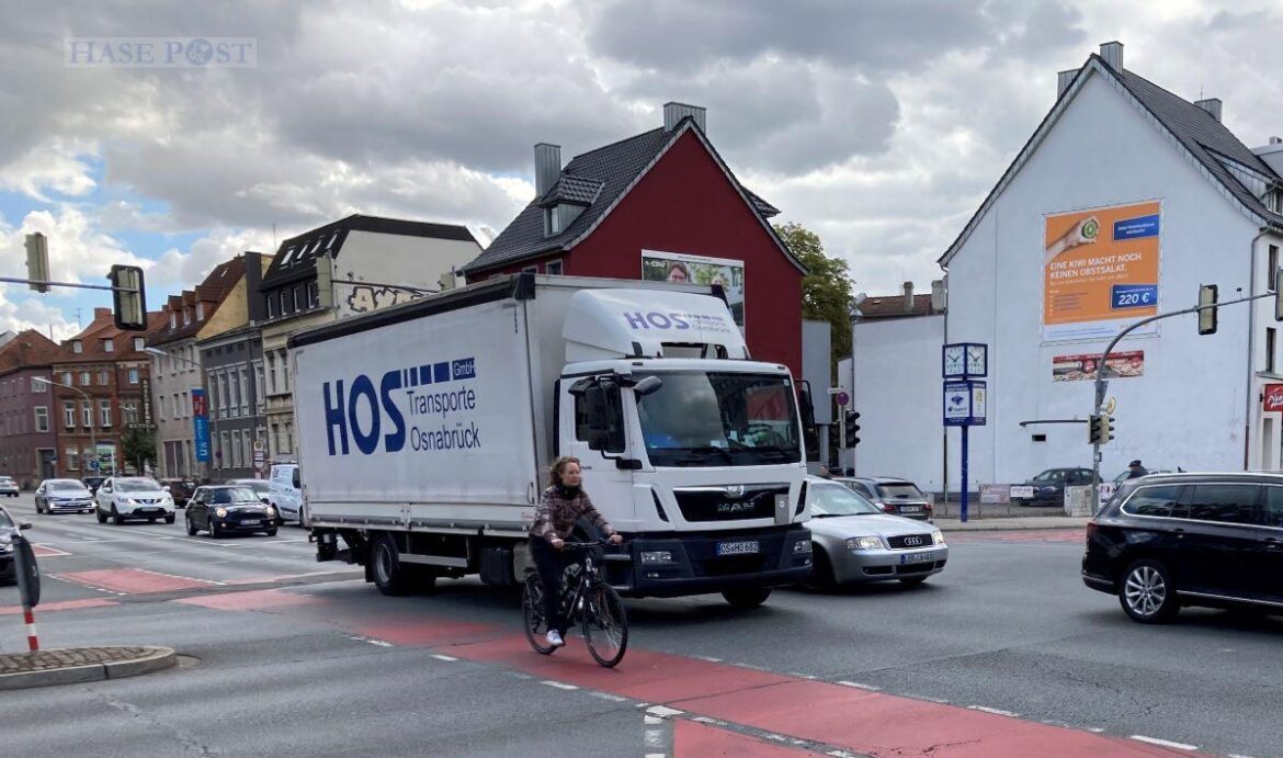 Studienteilnehmerin Rebekka Hoffmann im Osnabrücker Straßenverkehr. / Foto: hasepost