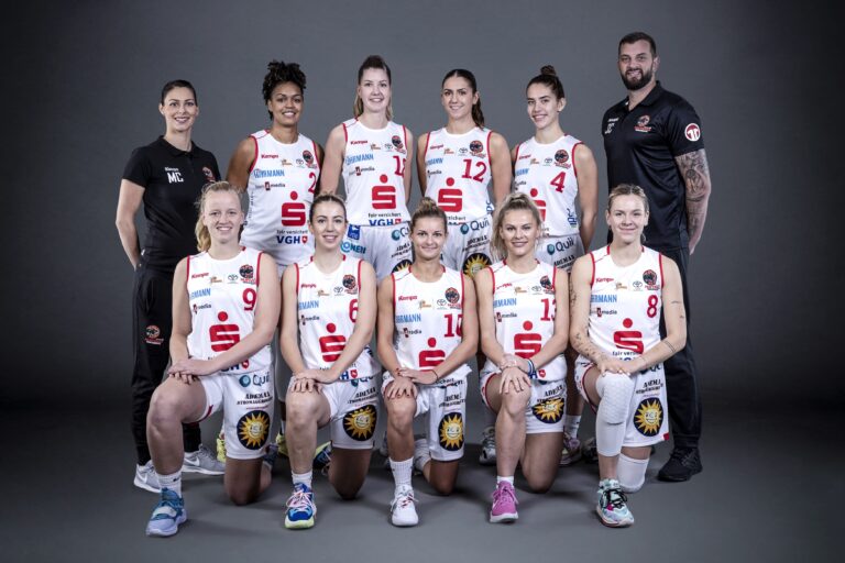 Die GiroLive-Panthers starten am Freitag mit altbewährten Spielerinnen und neuen Talenten in die Saison 22/23. / Foto: Clean Fotostudio