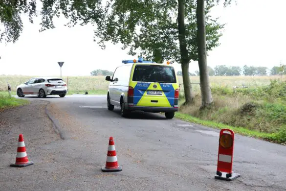 Schwere Verletzungen – PKW mit Motorrad an Kreuzung zusammengestoßen