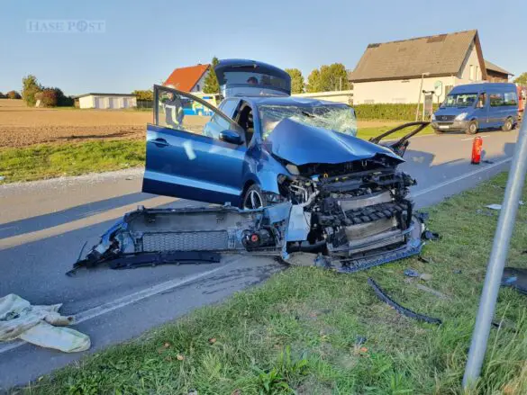 12 Verletzte bei Unfall mit PKW und Bus, eine Person in Lebensgefahr