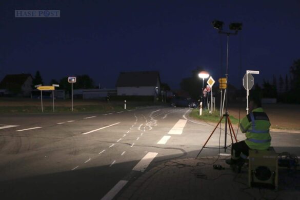 12 Verletzte bei Unfall mit PKW und Bus, eine Person in Lebensgefahr