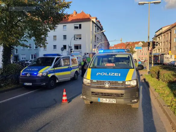 Abbiegeunfall: PKW erfasst Fußgänger in Osnabrück