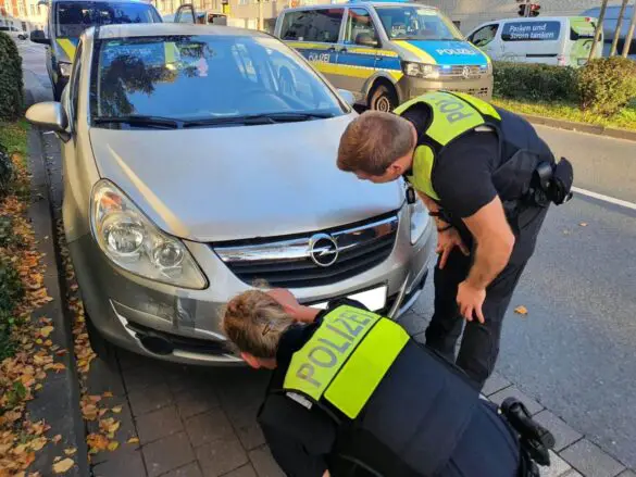 Abbiegeunfall: PKW erfasst Fußgänger in Osnabrück