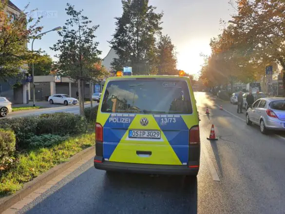 Abbiegeunfall: PKW erfasst Fußgänger in Osnabrück