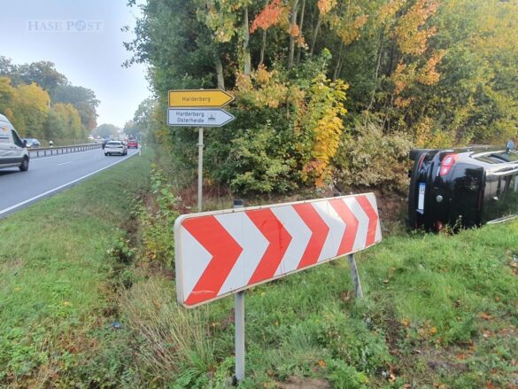 Auto kippt auf Bundesstraße 51 in Georgsmarienhütte um Auto kippt auf Bundesstraße 51 in Georgsmarienhütte um