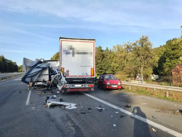 Mehrere Schwerverletzte: Kollision mit Transporter, PKW und LKW auf der Autobahn A1
