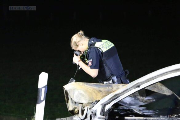 Schlimmer Unfall in Bissendorf: Motorradfahrer stirbt bei Zusammenstoß mit Auto, Fahrzeuge gehen in Flammen auf Schlimmer Unfall in Bissendorf: Motorradfahrer stirbt bei Zusammenstoß mit Auto, Fahrzeuge gehen in Flammen auf