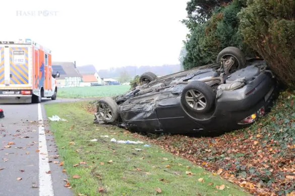 PKW überschlägt sich in Melle, junger Fahrer wird verletzt