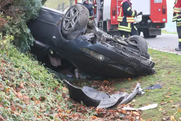 PKW überschlägt sich in Melle, junger Fahrer wird verletzt