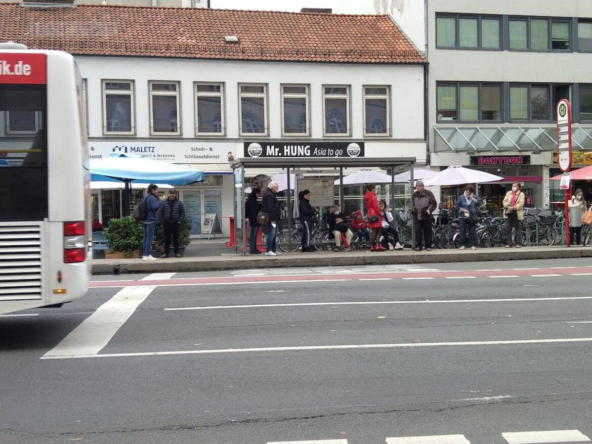 Wartehäuschen am Neumarkt / Foto: Tischer