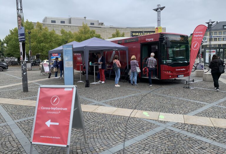 Corona-Impfbus am Hauptbahnhof / Foto: Guss