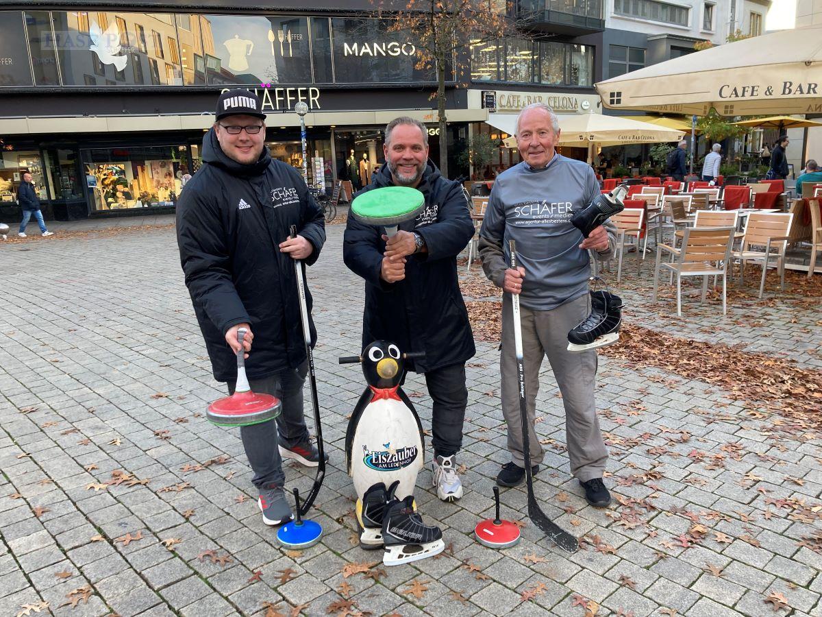 Das Organisationsteam vom Osnabrücker Eisstockschießen am neuen Standort Nikolaiort: (v. l.) Dennis Kurth, Christian Schäfer und Hermann Bücker, / Foto: Köster