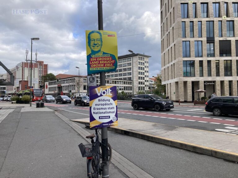 FDP- und Volt-Plakate am Neumarkt / Foto: Köster