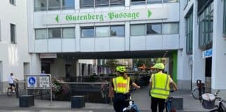 Die Polizei war bei ihren Kontrollen an einigen Stellen selbst mit dem Rad unterwegs. / Foto: Polizei Osnabrück