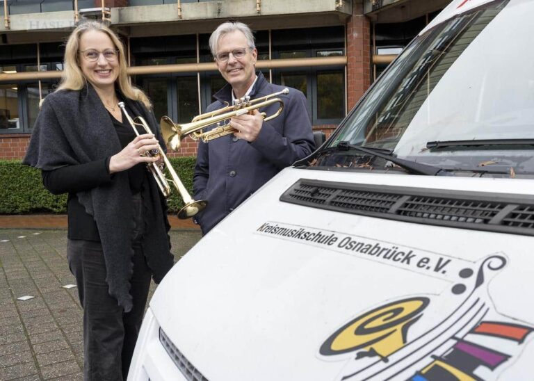 Landrätin Anna Kebschull verabschiedete Frank Hartmann, Geschäftsführer der Kreismusikschule. / Foto: Landkreis Osnabrück / Pentermann