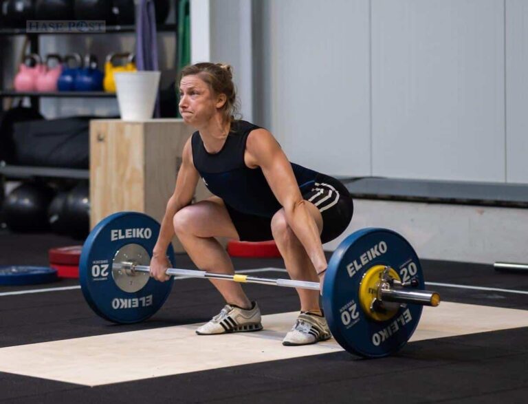 Sonja Zschaler im Wettkampfmodus. / Foto: Kraft- und Athletikklub Osnabrück e.V.