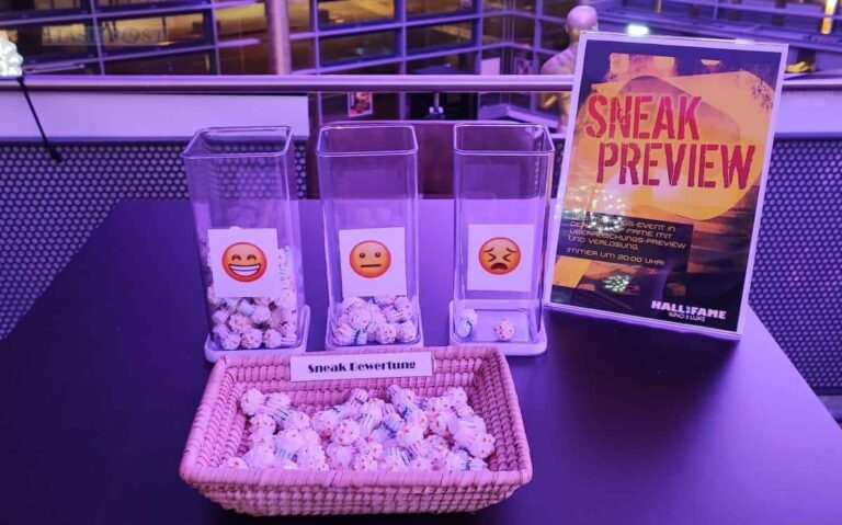 Mit Popcorn gaben die Sneaker ihre Bewertung zu „The Woman King“ ab. / Foto: Hall of Fame
