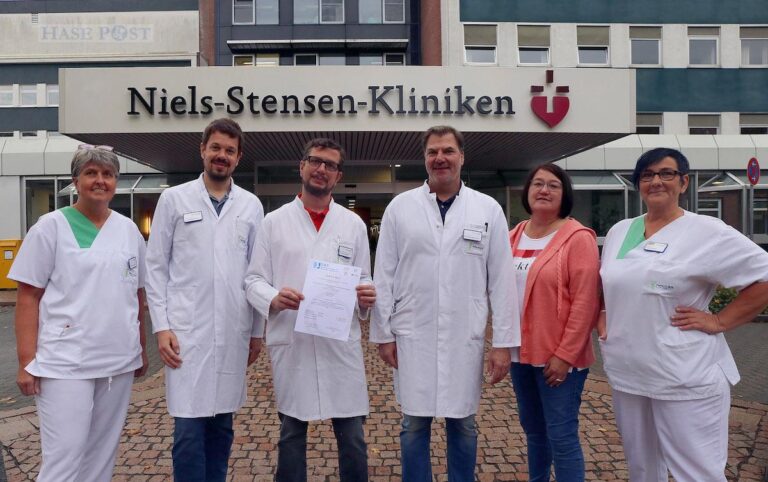 Das Team der Fuß- und Sprunggelenkchirurgie am Marienhospital Osnabrück freut sich über die Auszeichnung. / Foto: Niels-Stensen-Kliniken / Schäfer