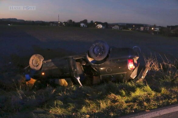 PKW mit zwei Insassen überschlägt sich in Melle, Fahrer betrunken